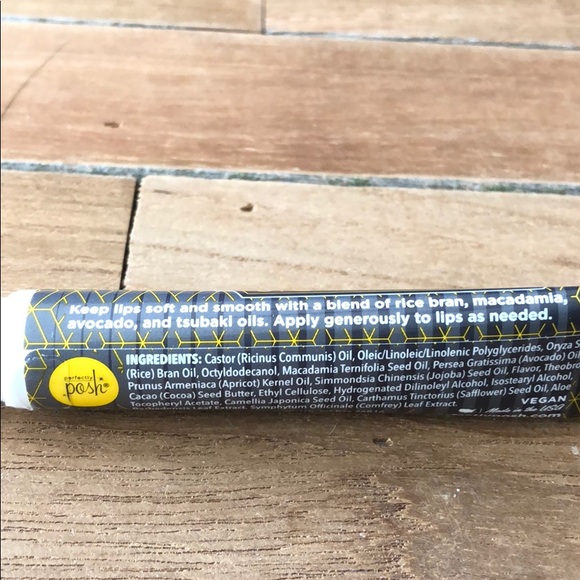 Perfectly Posh Lip Oil Bring on the Bubbly NEW! - Picture 2 of 2